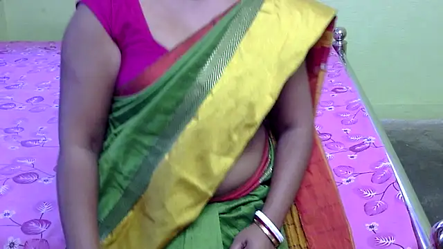 Snapshot of Couple_For_You18 chatting on 03-11-25, 02:21 Couple For You18 online show from 03-11-25, 02:21