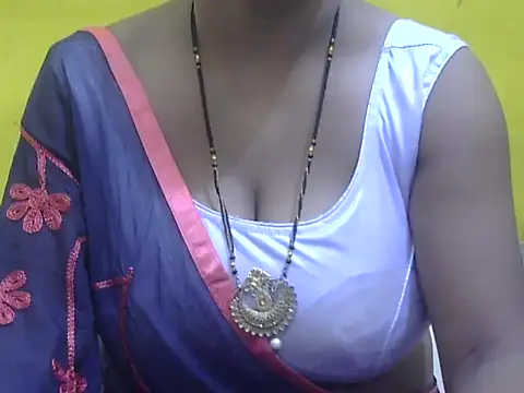 Snapshot of HOT-SEEMAA chatting on 05-16-26, 05:34 HOT-SEEMAA online show from 05-16-26, 05:34