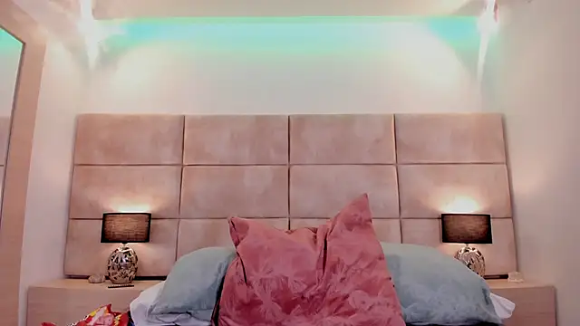 Snapshot of Eevee_Taylor chatting on 01-27-25, 12:16 Eevee Taylor online show from 01-27-25, 12:16