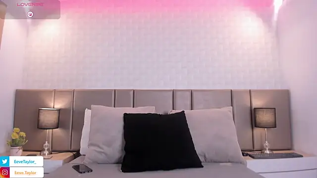 Snapshot of Eevee_Taylor chatting on 07-01-26, 02:02 Eevee Taylor online show from 07-01-26, 02:02