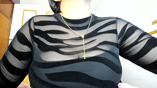 Snapshot of candiapole chatting on 05-20-26, 02:01 candiapole online show from 05-20-26, 02:01