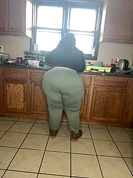 Snapshot of tillymarie34 chatting on 12-14-25, 09:41 tillymarie34 online show from 12-14-25, 09:41