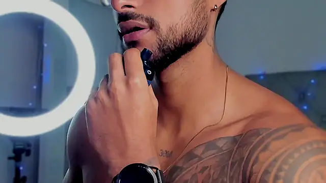 LiamGarcia1 online show from 01-02-25, 04:02