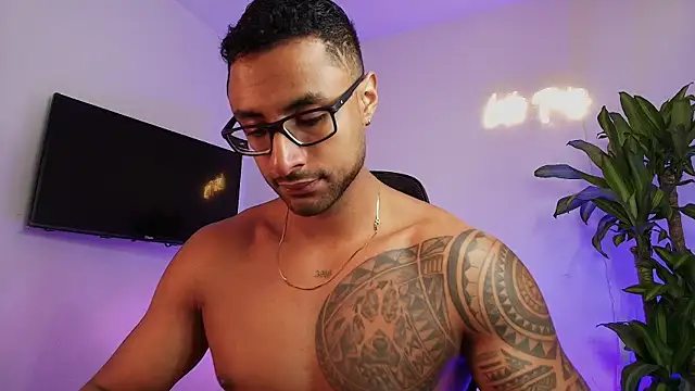 Snapshot of LiamGarcia1 chatting on 12-18-25, 03:18 LiamGarcia1 online show from 12-18-25, 03:18