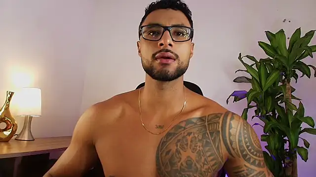 Snapshot of LiamGarcia1 chatting on 01-07-26, 03:47 LiamGarcia1 online show from 01-07-26, 03:47