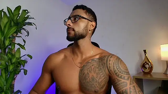 Snapshot of LiamGarcia1 chatting on 02-02-26, 03:44 LiamGarcia1 online show from 02-02-26, 03:44