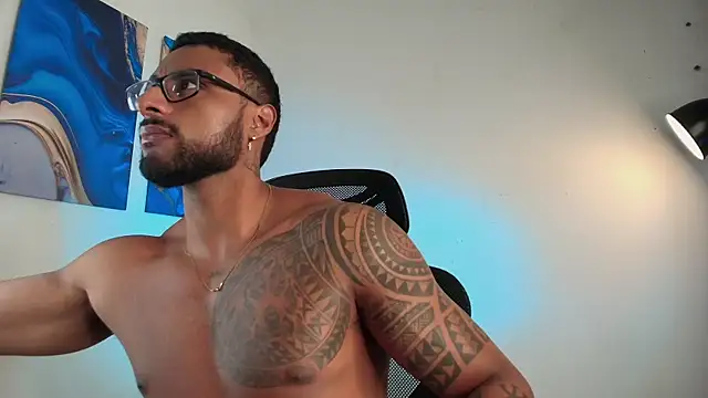 Snapshot of LiamGarcia1 chatting on 02-18-26, 04:03 LiamGarcia1 online show from 02-18-26, 04:03