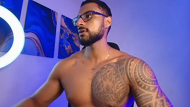 Snapshot of LiamGarcia1 chatting on 03-09-26, 03:27 LiamGarcia1 online show from 03-09-26, 03:27