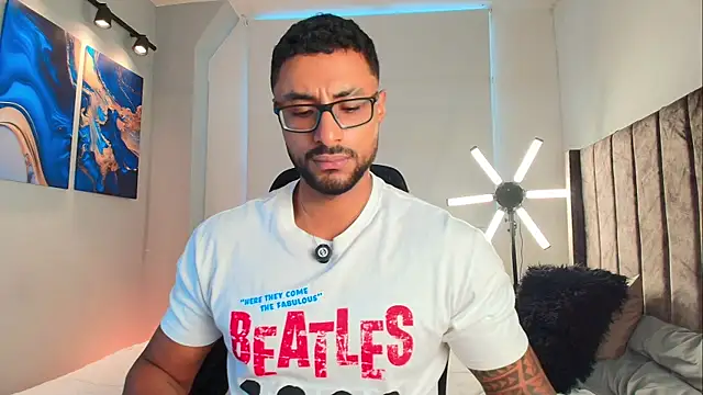 LiamGarcia1 online show from 05-25-26, 06:47