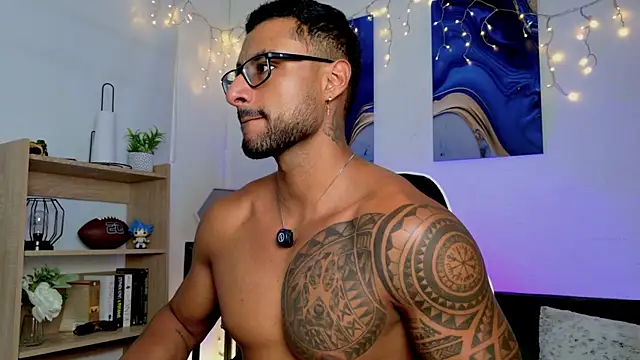 LiamGarcia1 online show from 08-01-26, 07:35