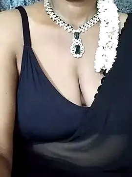 Snapshot of sophia600 chatting on 12-14-24, 05:25 sophia600 online show from 12-14-24, 05:25
