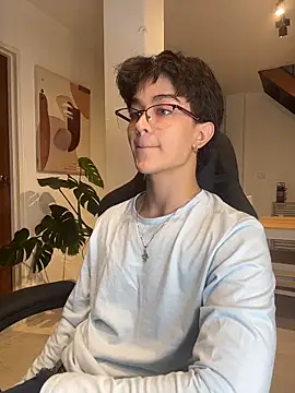 Snapshot of ajordanR chatting on 04-05-26, 01:03 ajordanR online show from 04-05-26, 01:03