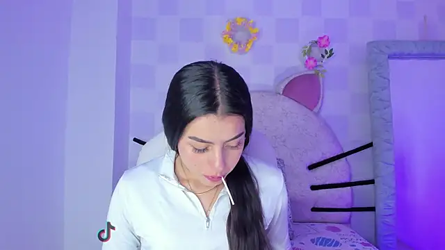 Snapshot of nattaly_adams chatting on 10-01-25, 07:42 nattaly adams online show from 10-01-25, 07:42