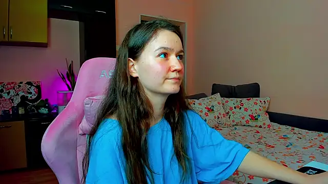 Snapshot of ameli_moon chatting on 12-17-25, 04:24 ameli moon online show from 12-17-25, 04:24