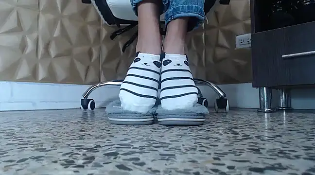 AmiraDulcee online show from 12-21-24, 04:57