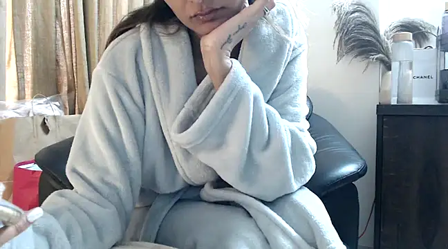 Snapshot of trippy_tina chatting on 12-23-24, 06:11 trippy tina online show from 12-23-24, 06:11