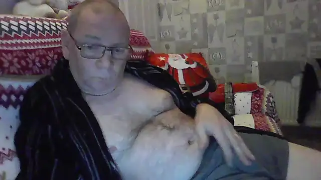 Snapshot of gibbo62 chatting on 12-13-24, 12:09 gibbo62 online show from 12-13-24, 12:09