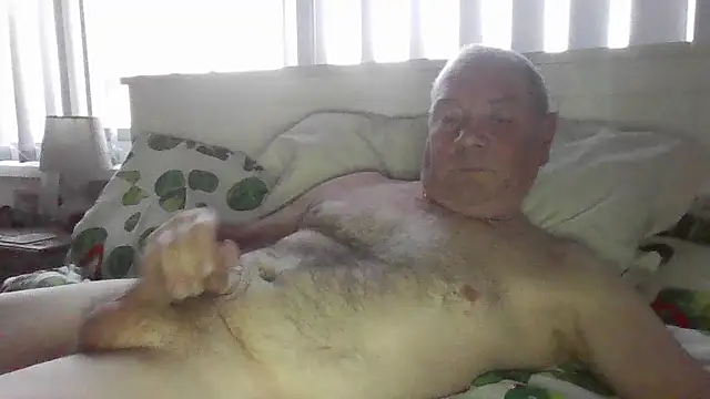 Snapshot of gibbo62 chatting on 12-16-25, 03:50 gibbo62 online show from 12-16-25, 03:50