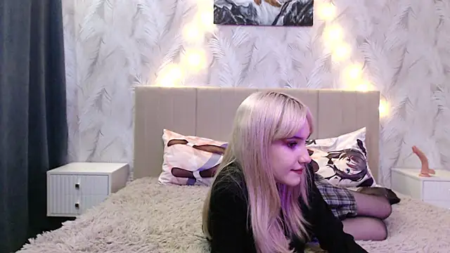 Snapshot of Princess_Shy___ chatting on 12-15-24, 12:17 Princess Shy online show from 12-15-24, 12:17