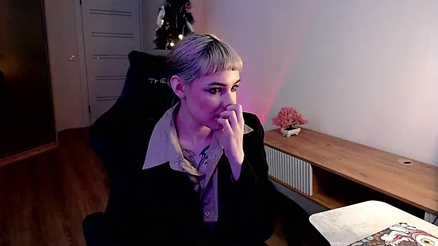 Snapshot of Princess_Shy___ chatting on 02-13-25, 12:54 Princess Shy online show from 02-13-25, 12:54