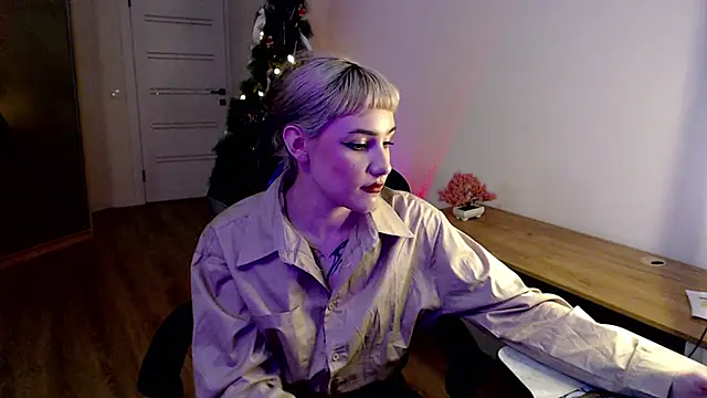 Snapshot of Princess_Shy___ chatting on 02-13-25, 03:56 Princess Shy online show from 02-13-25, 03:56