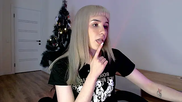 Snapshot of Princess_Shy___ chatting on 02-18-25, 02:38 Princess Shy online show from 02-18-25, 02:38