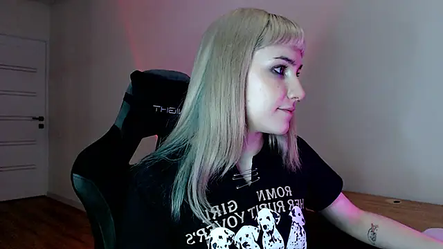 Snapshot of Princess_Shy___ chatting on 02-19-25, 07:38 Princess Shy online show from 02-19-25, 07:38