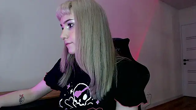 Snapshot of Princess_Shy___ chatting on 02-25-25, 09:35 Princess Shy online show from 02-25-25, 09:35