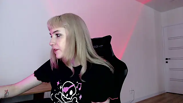 Snapshot of Princess_Shy___ chatting on 03-03-25, 02:15 Princess Shy online show from 03-03-25, 02:15