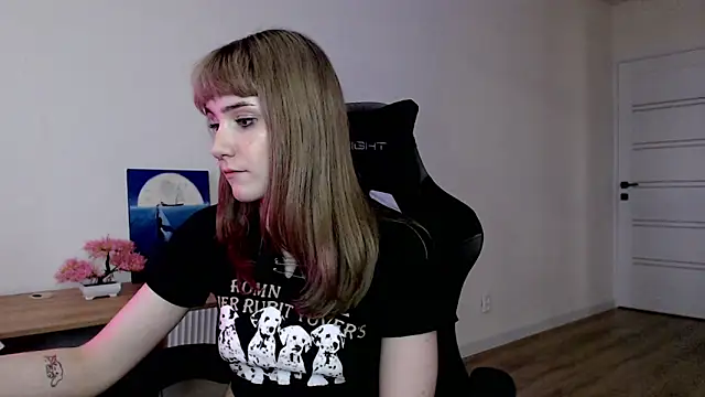 Snapshot of Princess_Shy___ chatting on 03-12-25, 02:34 Princess Shy online show from 03-12-25, 02:34