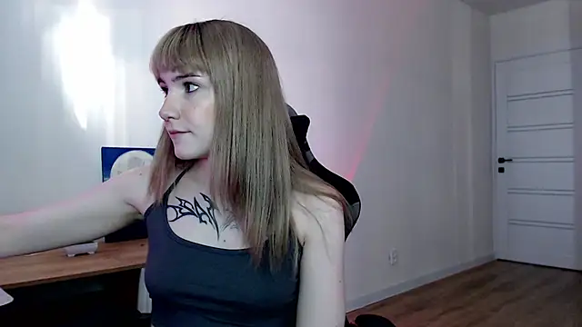 Snapshot of Princess_Shy___ chatting on 03-16-25, 02:55 Princess Shy online show from 03-16-25, 02:55