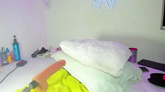 Snapshot of kyliestteel chatting on 12-15-24, 06:07 kyliestteel online show from 12-15-24, 06:07