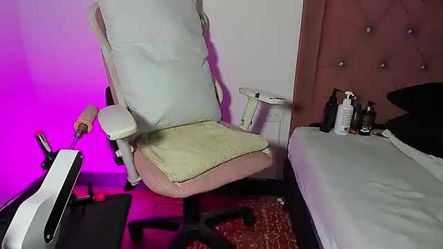 Snapshot of kyliestteel chatting on 02-24-25, 02:40 kyliestteel online show from 02-24-25, 02:40