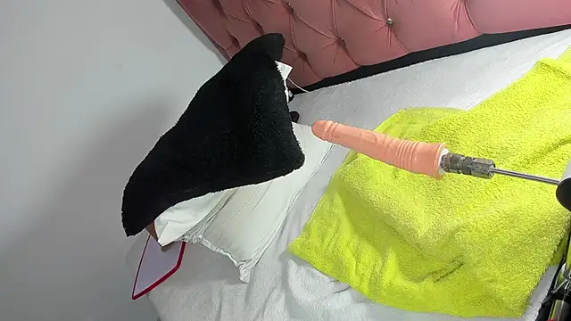 Snapshot of kyliestteel chatting on 09-27-25, 10:59 kyliestteel online show from 09-27-25, 10:59