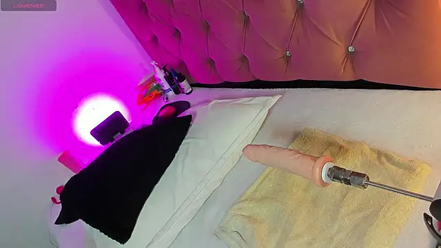 Snapshot of kyliestteel chatting on 10-25-25, 12:34 kyliestteel online show from 10-25-25, 12:34