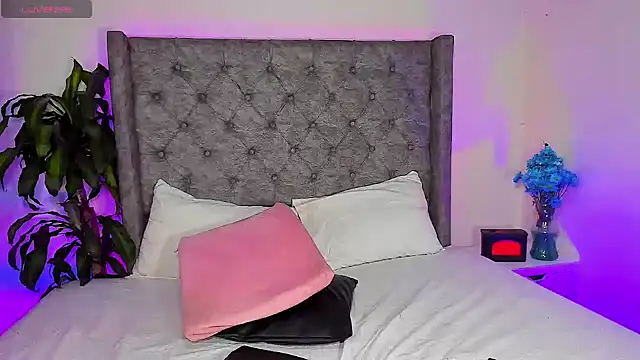 Snapshot of astridjonness chatting on 02-20-25, 12:08 astridjonness online show from 02-20-25, 12:08