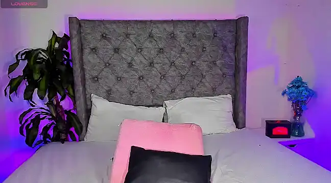 Snapshot of astridjonness chatting on 02-22-25, 12:38 astridjonness online show from 02-22-25, 12:38