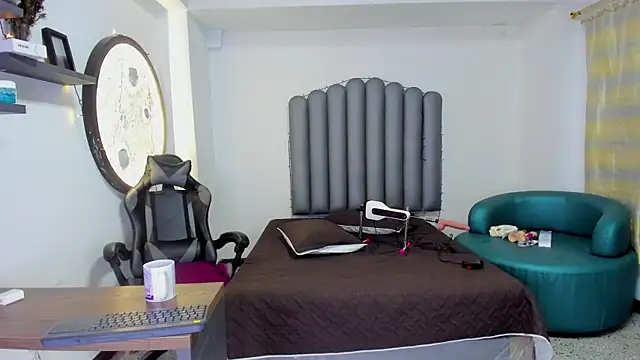 Snapshot of izabellElisa chatting on 11-21-25, 03:38 izabellElisa online show from 11-21-25, 03:38