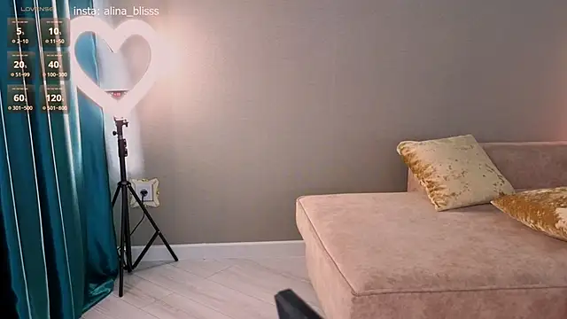 Snapshot of Alinablisskiss chatting on 02-06-25, 02:00 Alinablisskiss online show from 02-06-25, 02:00