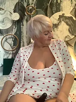 Laura Millf online show from 10-28-25, 10:19