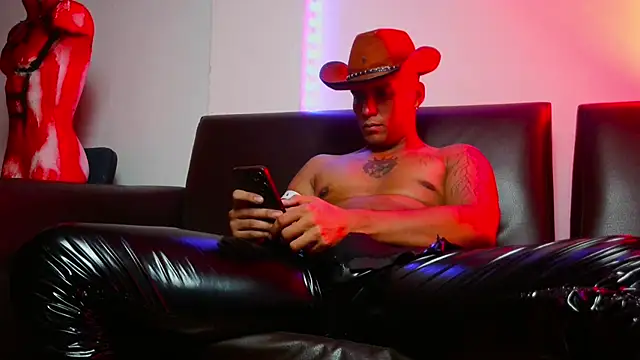 Snapshot of Leonnardo_Jaramillo chatting on 01-23-25, 12:41 Leonnardo Jaramillo online show from 01-23-25, 12:41