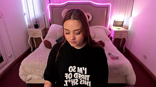 Snapshot of Valentina_Se chatting on 12-23-24, 10:01 Valentina Se online show from 12-23-24, 10:01