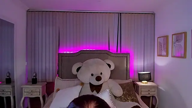 Snapshot of Valentina_Se chatting on 01-31-25, 03:52 Valentina Se online show from 01-31-25, 03:52