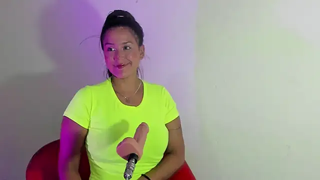 Snapshot of sharoncute1 chatting on 04-30-26, 10:03 sharoncute1 online show from 04-30-26, 10:03