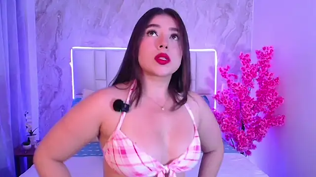 Snapshot of IsabellaAnngel chatting on 05-21-26, 11:01 IsabellaAnngel online show from 05-21-26, 11:01