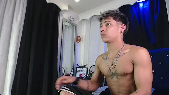 Snapshot of Sexys_Boys_Hot1 chatting on 07-15-26, 01:11 Sexys Boys Hot1 online show from 07-15-26, 01:11