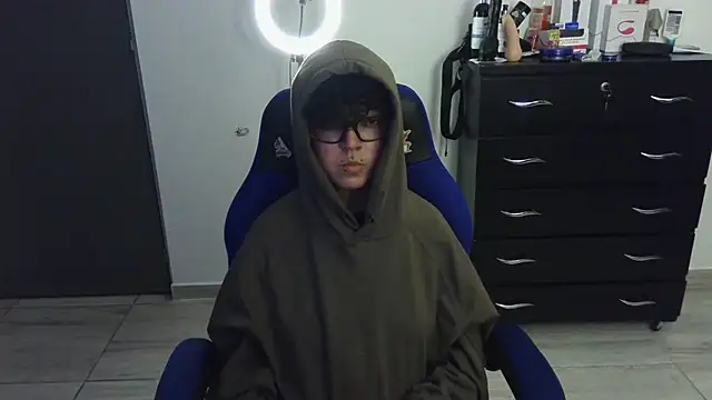 thomascooper7 online show from 02-05-25, 04:16