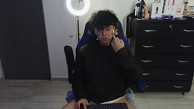 thomascooper7 online show from 02-17-25, 07:04