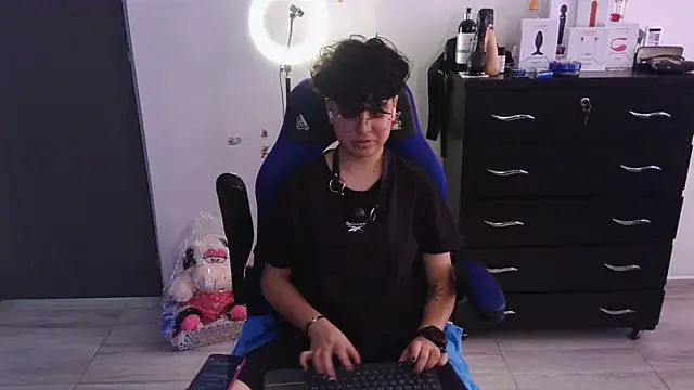 thomascooper7 online show from 02-27-25, 08:42