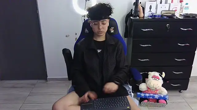 thomascooper7 online show from 03-21-25, 09:12